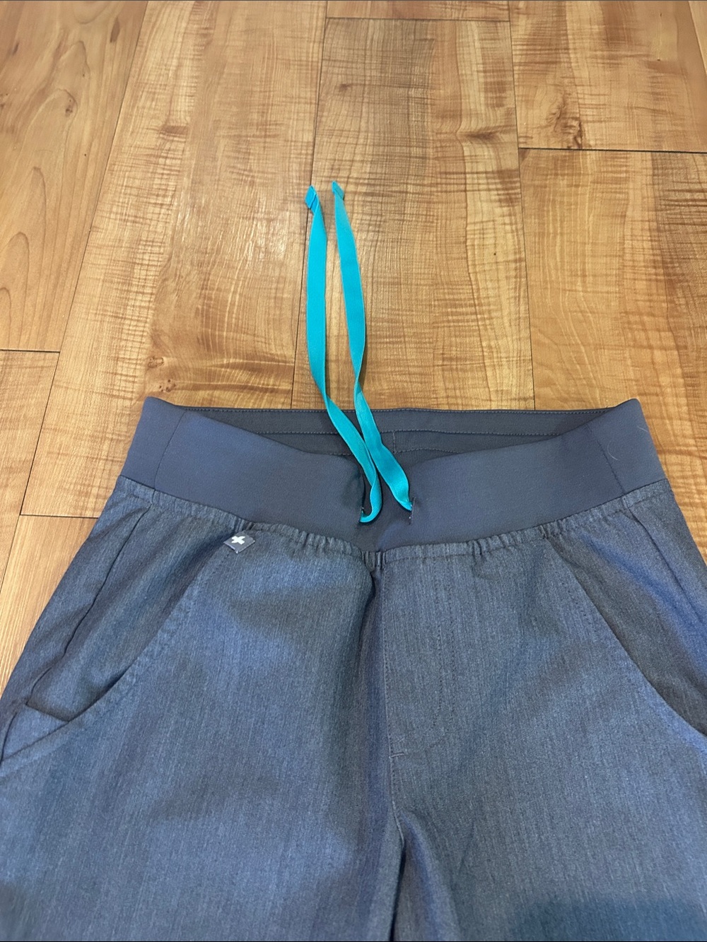 Figs Women's Heather Gray Scrub Set with Teal Drawstring - Picture 3 of 7